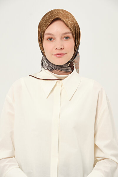 Madame Polo Trend Φουλάρι από ραγιόν πολύχρωμο με σχέδιο που δεν ζαρωνίζει 90x90 cm