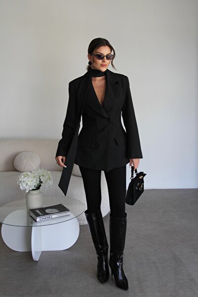 Julidress Блейзър с черна колана и детайлен премиум дизайн