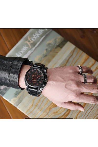 Game Round Large Screen Quartz Watch