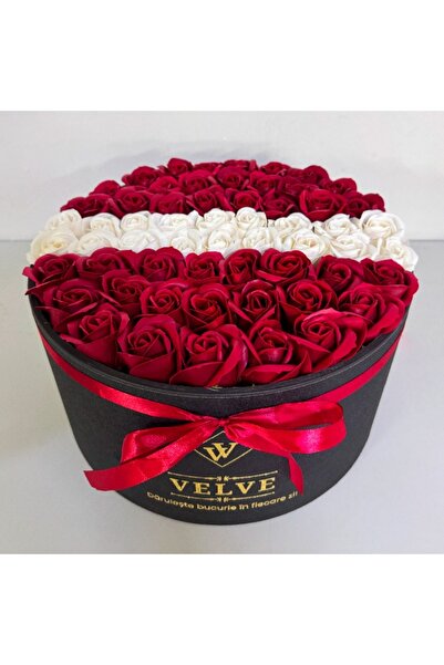 velve Aranjament floral Country, in cutie rotunda cu 55 trandafiri din sapun, Letonia