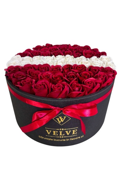 velve Aranjament floral Country, in cutie rotunda cu 55 trandafiri din sapun, Letonia