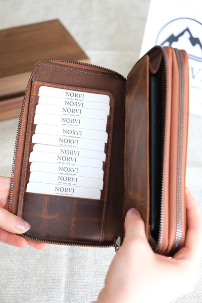 Norvi Leather حقيبة يد للجنسين مصنوعة من الجلد الطبيعي مزودة بسحاب ومقسمة إلى...