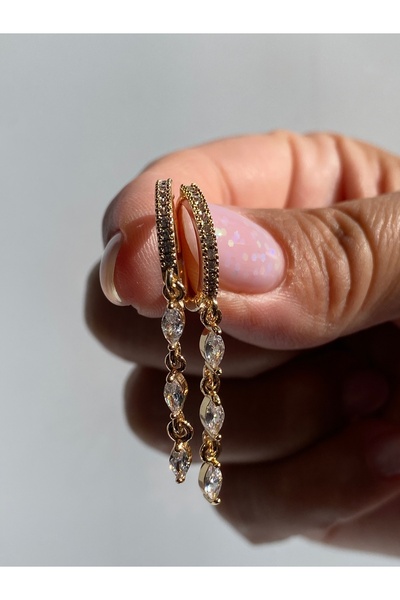 kurukafagift Earrings with Stone and Dangle in Gold Color