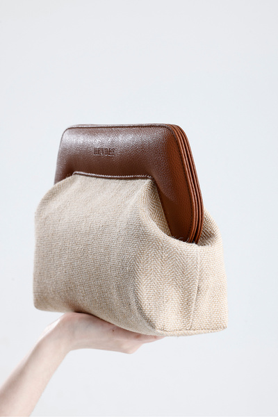 HEYBE'S Дамска чанта тип клъч от юта с кафява рамка и самодесен дизайн Heybes