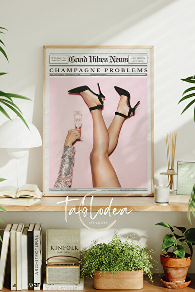 tablodea Pictură modernă înrămată cu tematică de ziar cu text în stil șampani...