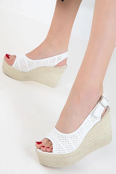Celira Бели дамски обувки на танкетка