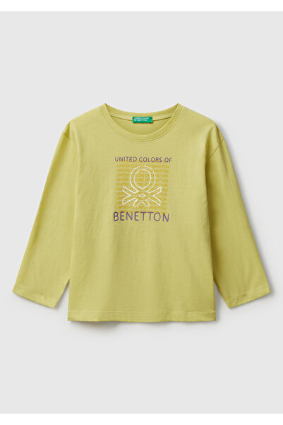 United Colors of Benetton تي شيرت جيرسي بأكمام طويلة مطبوع عليه شعار من الأما...