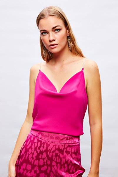 Sateen Blouse with Chain Strap and Chandelier Collar - Fuchsia