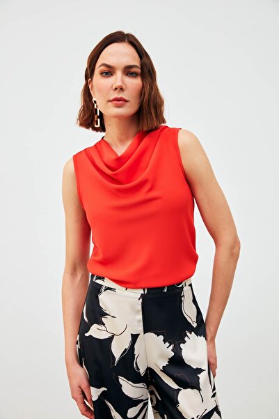 Sateen Αμάνικη μπλούζα με κοραλί χρώμα και γιακά Degaje