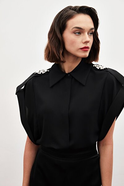 Sateen Omuz Aksesuarlı Kısa Kol Gömlek - SİYAH