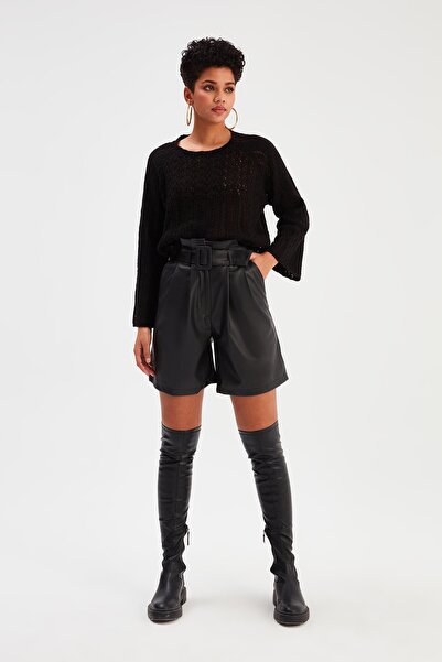 Sateen Μαύρο δερμάτινο σορτς - με ζώνη