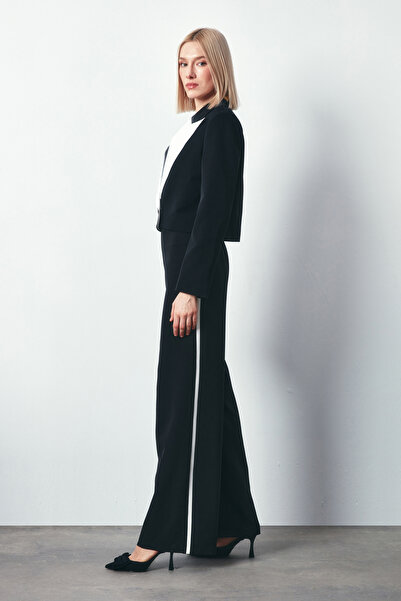 Sateen Κοντό μπουφάν με αντίθεση - Μαύρο