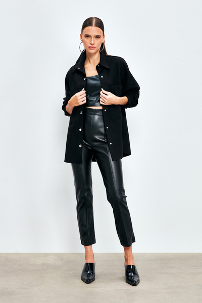 Sateen Ежедневна велурена риза с джоб - ЧЕРНА