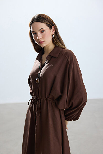 BE BLUE Φόρεμα καφέ με κορδόνι στη μέση