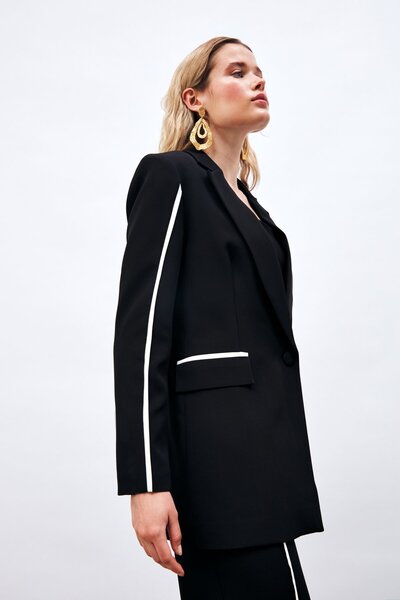 Sateen Контрастна куртка Salas Black