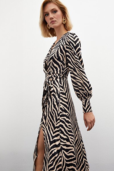 Sateen Zebra Desenli Kuşaklı Saten Elbise - Siyah