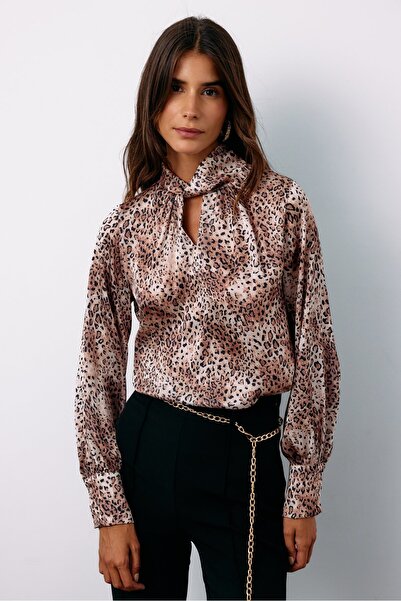 Sateen Detaylı Yaka Leopar Desenli Bluz - Bej