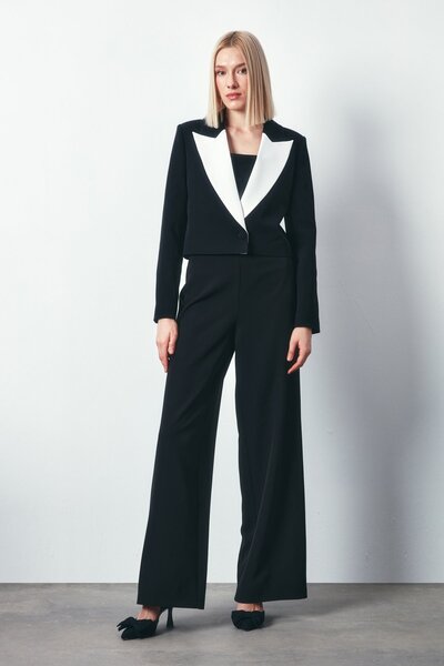 Sateen Κοντό μπουφάν με αντίθεση - Μαύρο