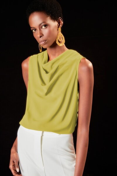 Sateen Αμάνικη μπλούζα με λαιμόκοψη - Λαδί