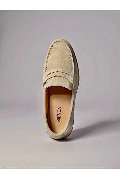 BİENKA İkonik süet mokasen (loafer)Büyük ölçüde elle üretilen bu yumuşak ve hafif model