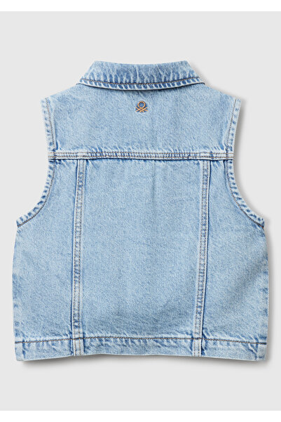 United Colors of Benetton Girl's Denim Regular Fit Denim Vest with Macrame Detail on the Front and Logo Embroidery