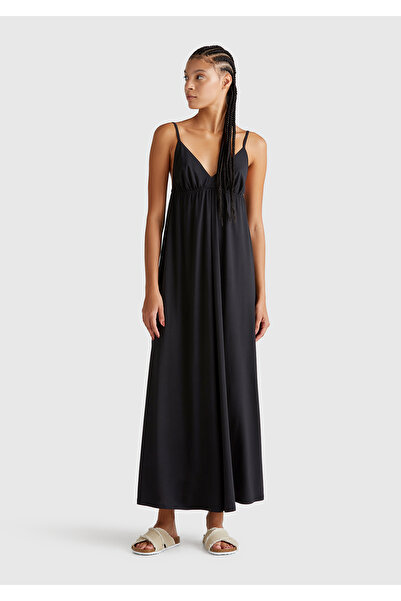 United Colors of Benetton Γυναικείο μακρύ φόρεμα με πλισέ λουράκι με λαιμόκοψη σε μαύρο βαμβακερό και ιξώδες μείγμα