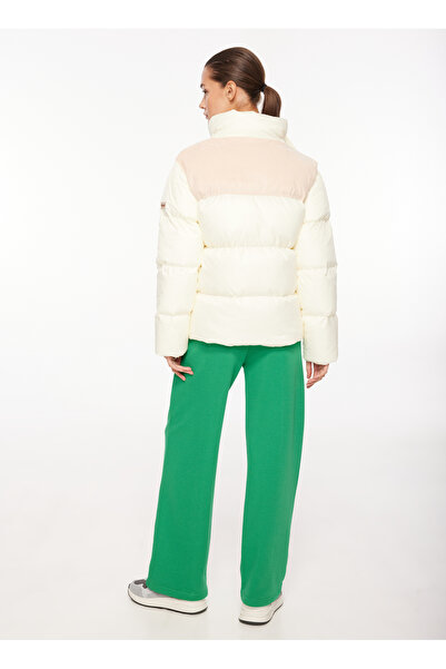 Discovery Expedition Kırık Beyaz Kadın Dik Yaka Basic Kapitone Mont D3WL-MNT5