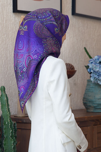 Vissona %100 Twill İpek Şal Desenli Mor Renkli 90x90 Eşarp Dikim Şekli : El D...