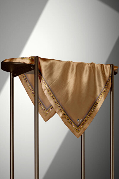 Vissona %100 Twill İpek Bordürü Leoparlı Düz Desenli Gold - Gold Renkli 90x90 Eşarp Dikim Şekli : El Dikişi
