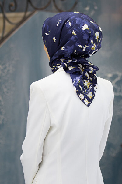 Vissona Κασκόλ 90x90 από 100% μετάξι με φλοράλ μοτίβο, σε χρώμα σκούρο μπλε. ...