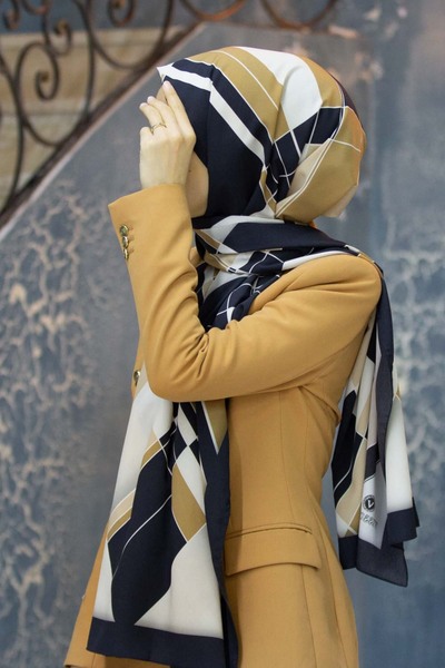 Vissona LÜKS MEDİNE İPEĞİ GEOMETRİK DESENLİ HARDAL RENKLİ 75X195 KIRIŞMAZ ŞAL MOSS KREP DİKİŞ TİPİ İTALYAN D