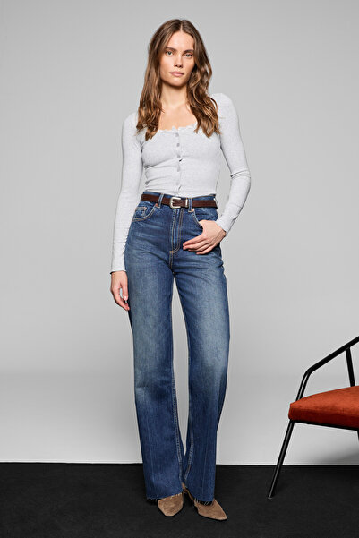 GRIMELANGE ELVURA Γυναικεία ελαστική υφασμάτινη μπλούζα με λεπτομέρεια από δαντέλα με κουμπιά και αθλητικό σετ δύο τεμαχίων Grimelange Blouse