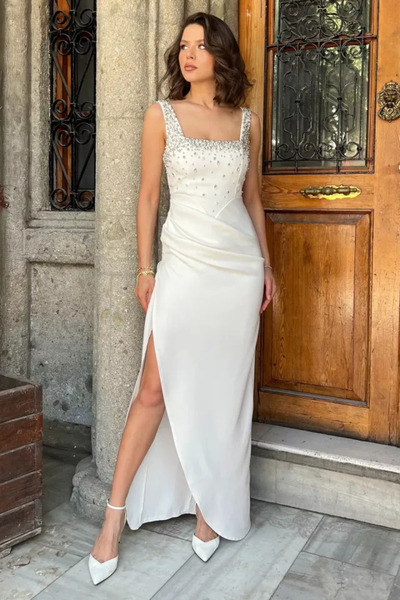 XXL BUTİK فستان سهرة نسائي أبيض بتفاصيل حجرية وشق وحمالات X-S9367