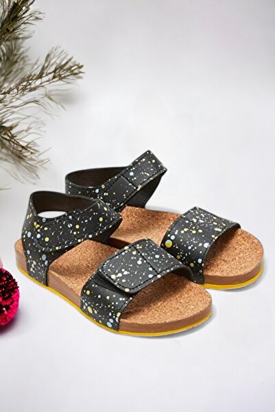 Ponchiq Μαύρα στάμπα με βέλκρο σανδάλια για αγόρια