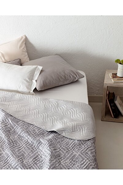 Madame Coco Bedruckte Tagesdecke Darcia für Doppelbetten, Grau