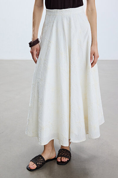 BE BLUE Ecru Embroidery Detailed Skirt