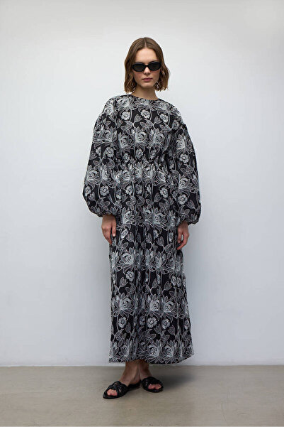 BE BLUE فستان مطرز بأكمام بالون أسود