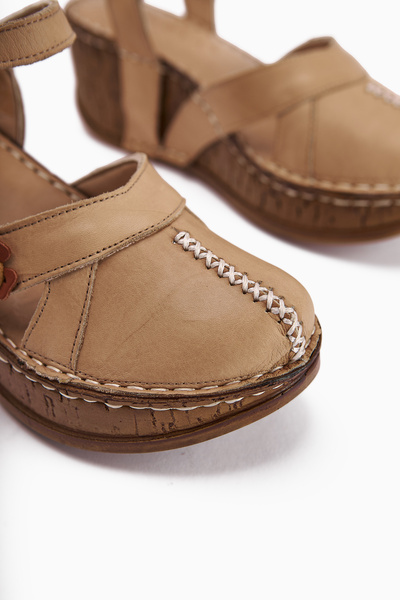 Limoya Genuine Leather Katlyn Beige Floral Detailed Closed Toe Wedge Heeled Women's Sandals