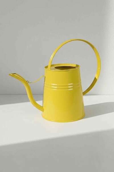 Desen Dekorasyon وعاء سقي معدني على شكل زهرة سعة 2 لتر من سويفيا - أصيص زرع متعدد الأغراض بتصميم عصري باللون الأصفر