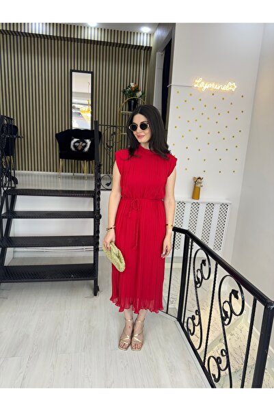 Butik Kırmızı boğazlı belden bağcıklı astarlı tül uzun elbise