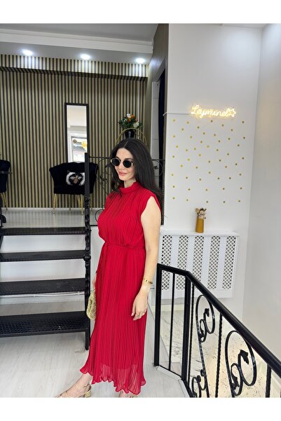 Butik Kırmızı boğazlı belden bağcıklı astarlı tül uzun elbise