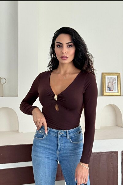 Safgiyim44 V-Neck Buckle Detailed Blouse