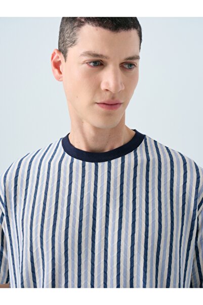 Loft Tricou pentru bărbați loose fit. Mânecă de braț