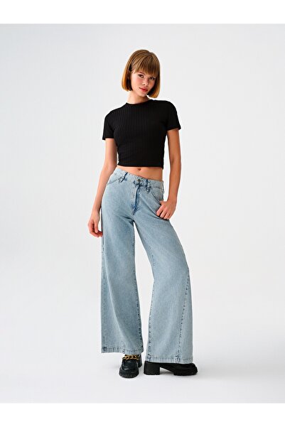 Loft Women's Fitted T-Shirt - Sleeves