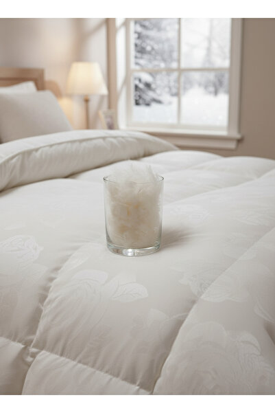 Boema Home Deco Winter duvet with goose down and feather, 140 x 200 cm, White with silver roses