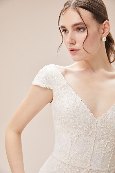 Oleg Cassini Lace Embroidered Cap Sleeve Fish Model Wedding Dress