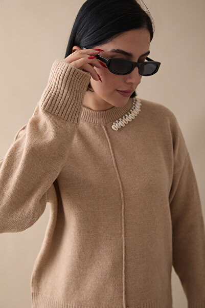 InStyle Πλεκτό πουλόβερ σε μπεζ χρώμα με πέτρα από κοχύλι