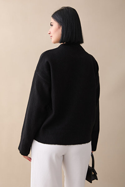 InStyle Πλεκτό πουλόβερ με λεπτομέρεια από μαύρη πέτρα