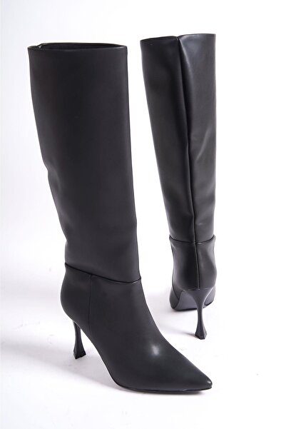 Mubiano MBHRND1717-S női vékony, 9 cm-es sarkú, hegyes orrú fekete hosszú csizma