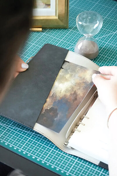 Victoria's Journals Caiet A5 cu capac vegan cu mecanism.100 gr. 160 pagini. Linie